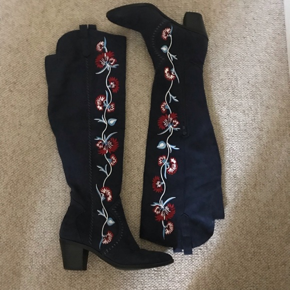 Carlos Santana Embroidered Boots - Picture 4 of 7